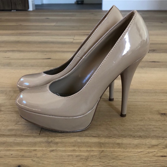 Size 9 beige pumps - Picture 4 of 4